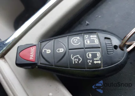 2011 Chrysler Town & Country Touring-L z USA, uszkodzony, nr VIN 2A4RR8DG8BR800566